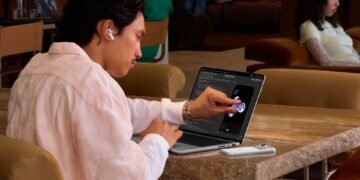 Apple випустила MacBook Pro із сенсорним OLED-дисплеєм за майже $3000 – характеристики
