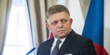 Фицо едет на переговоры во Львов и одновременно возобновляет комиссию с РФ