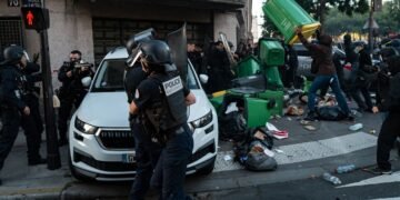 Во Франции во время протестов задержали более 1800 человек, митинги охватили соседнюю страну