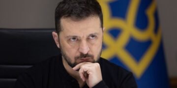Зеленский подписал законы о налогах на посылки и отчетность онлайн-платформ