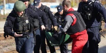Удар РФ по железнодорожному вокзалу в Днепре: Зеленский показал фото и видео последствий