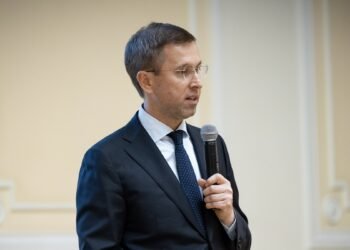 Корецкий бизнесу: Я бы очень рекомендовал исходить из наиболее критического сценария развития событий