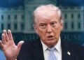 Зачем Трамп начал задабривать Путина и атаковать Зеленского, — объяснение источников