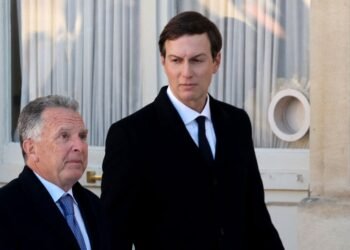 США «деликатно» говорят о Донбассе, а удары по НПЗ просят прекратить, — источник