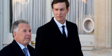 США «деликатно» говорят о Донбассе, а удары по НПЗ просят прекратить, — источник